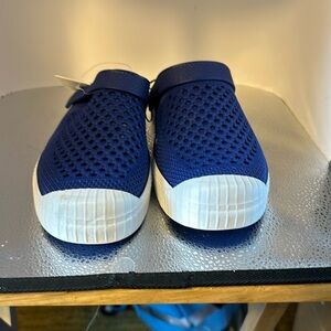 New with tags layer eight clogs/sandals. Beautiful, navy blue and white size 10.